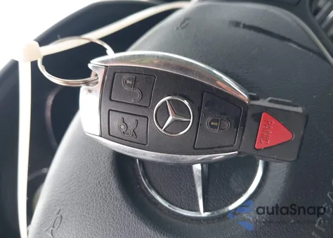 2013 Mercedes-Benz E 350 z USA, uszkodzony, nr VIN WDDKJ5KB0DF198623